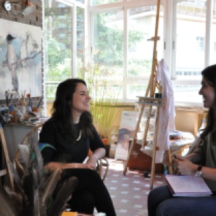 Entrevistem a la pintora Carmen Maín. / Font: Muses amb Traça